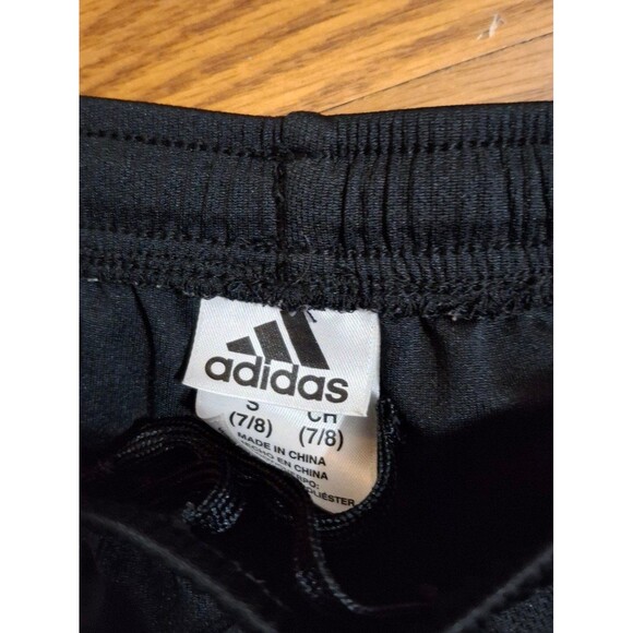 Girls Adidas Shorts pink and black size 7/8 - Picture 2 of 4